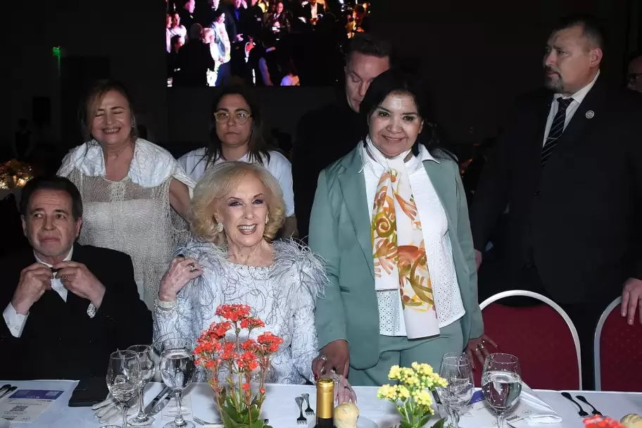 Barrientos y Legrand juntas en la cena de la fundacin