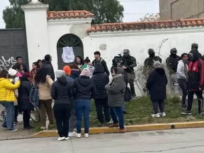 La vivienda del acusado fue atacada, saqueada e incendiada