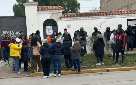 La vivienda del acusado fue atacada, saqueada e incendiada