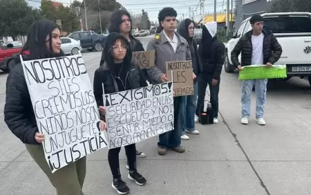 El maestro de pl�stica fue imputado de abuso infantil. Hab�a generado fuertes reacciones del pueblo.