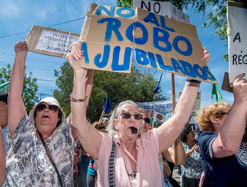 Lucha de jubilados y jubiladas por salarios dignos