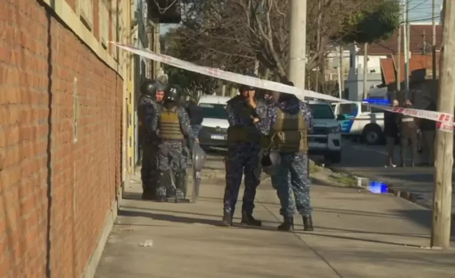 La Polica bonaerense debi ir a custodiar la escena del crimen tras asesinar al adolescente de 17 aos que haba intentado robar un vehculo.