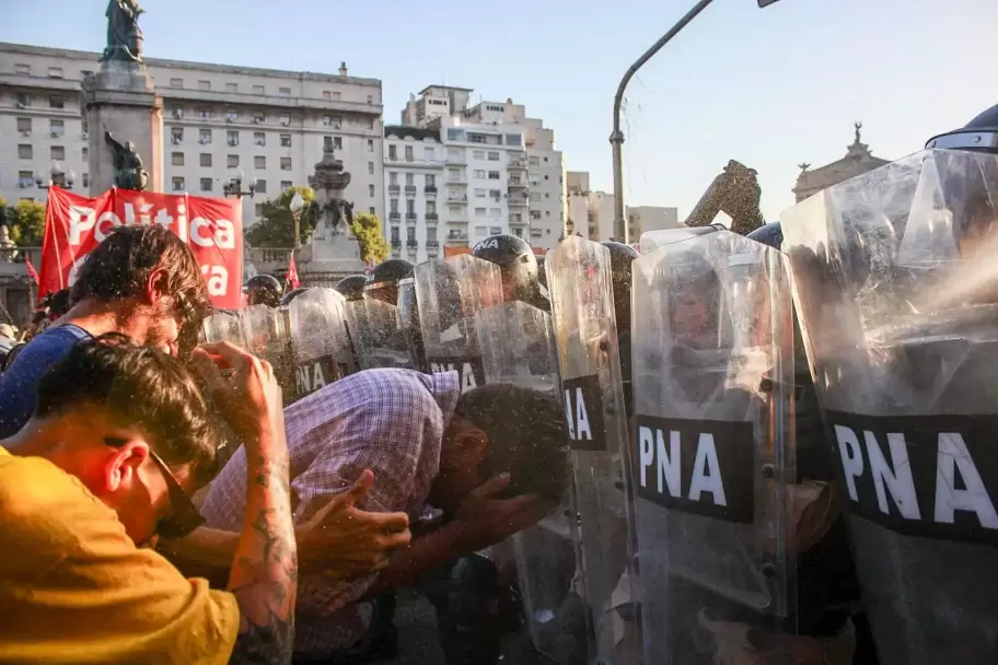 Patricia Bullrich persigui a todos y cada uno de los manifestantes