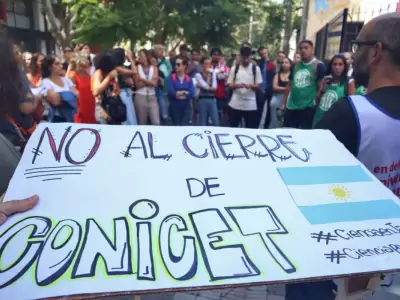 "No al cierre del CONICET"