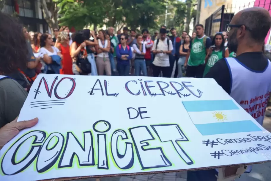 "No al cierre del CONICET"