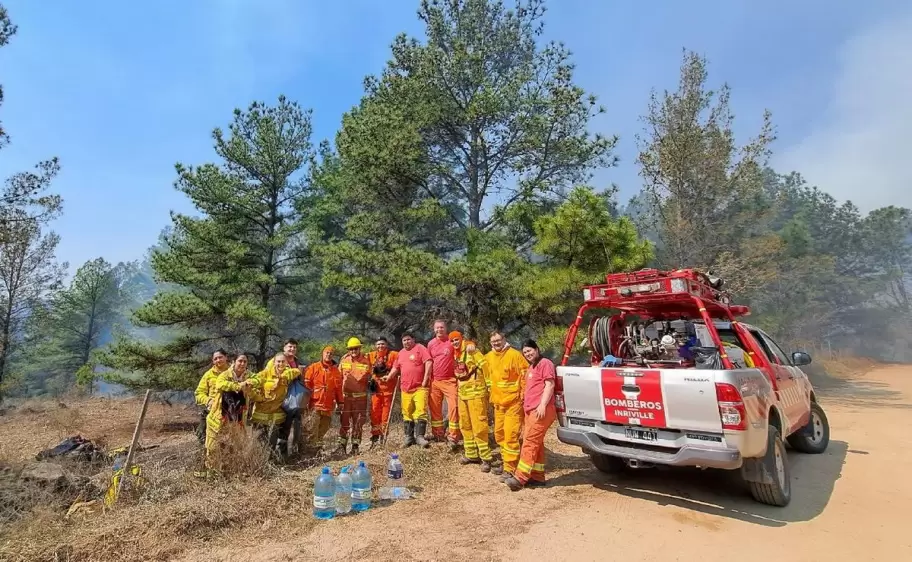 Bomberos de Crdoba trabajaron sin cesar hasta aplacar las llamas