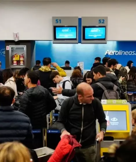 El paro afect a ms de 150 vuelos y 15 mil pasajeros