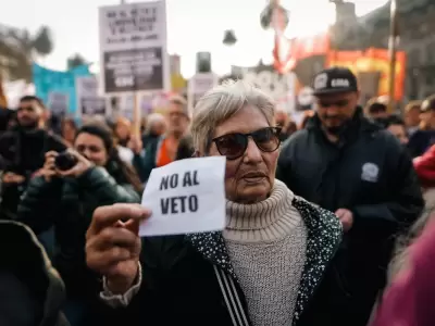 "No al veto"