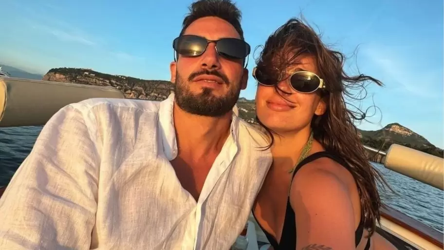 Nico Occhiato de vacaciones junto a su pareja, Flor Jazmn Pea