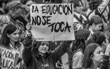 Algunos de los carteles de la ltima marcha en defensa de la universidad pblica