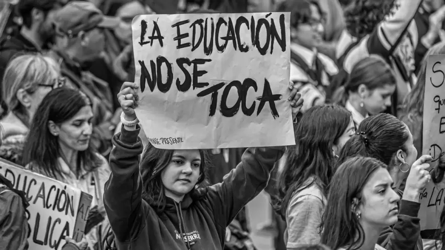 Algunos de los carteles de la ltima marcha en defensa de la universidad pblica