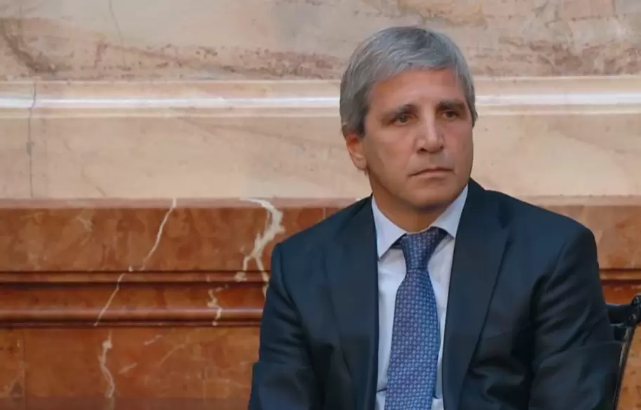 Luis "Toto" Caputo en el Congreso