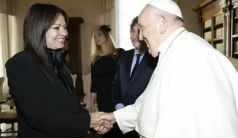 El Papa Francisco espera a Sandra Pettovello en el Vaticano