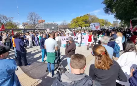 Decenas de trabajadores se sumaron a la medida de fuerza