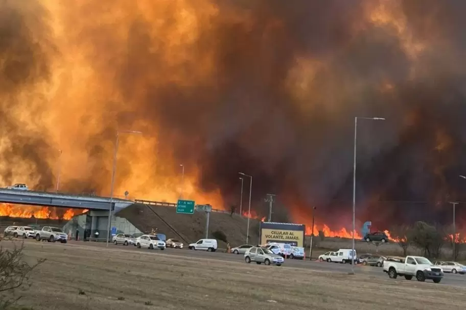 Por los incendios ya hay dos detenidos. Un hombre de 31 aos y en las ltimas horas a un joven de 19.