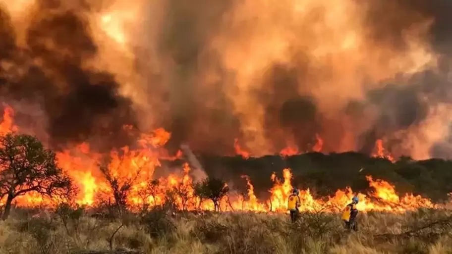 Los incendios que asolan distintos puntos de las sierras de Crdoba se han agravado en las ltimas horas