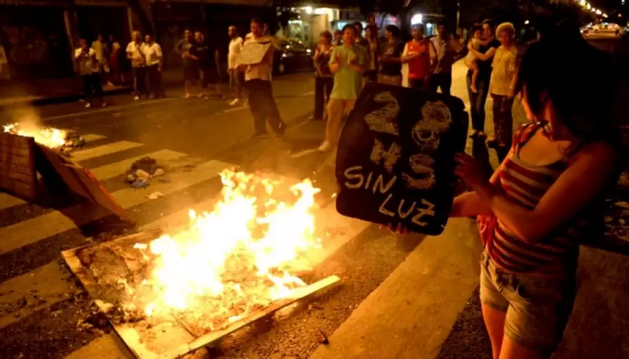 Manifestaciones de vecinos tras cortes de luz en el verano