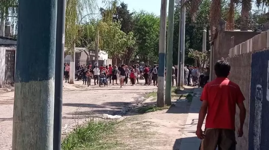 Ms de 120 personas acudieron a la casa de una de las agresoras