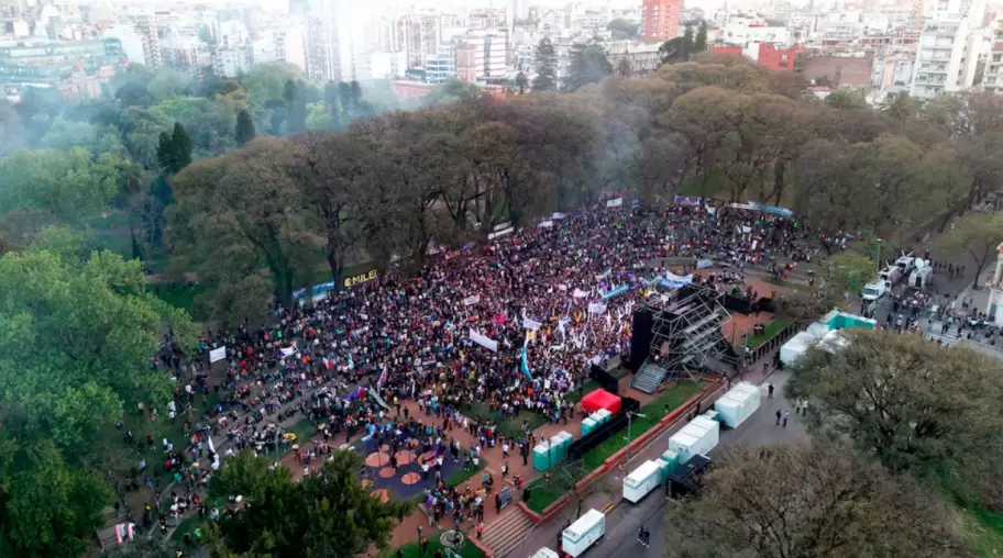 Postal area de una hora antes del inicio del acto