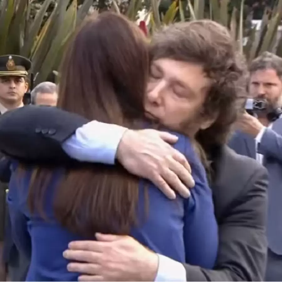 Villarruel a los abrazos con Milei tras un acto en homenaje a los cados en Malvinas