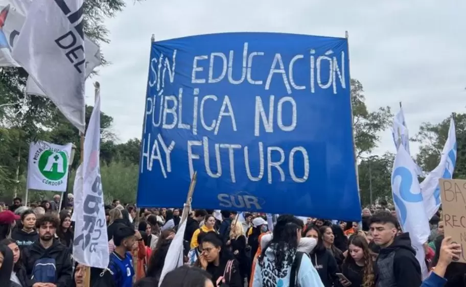 Es en "defensa de la universidad pblica y del sistema cientfico"