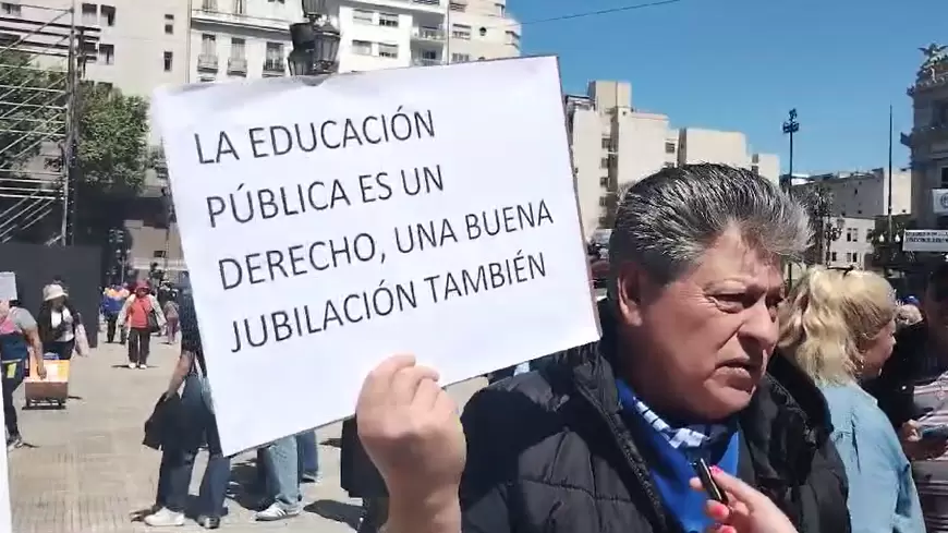 Jubilados en la marcha por la universidad pblica