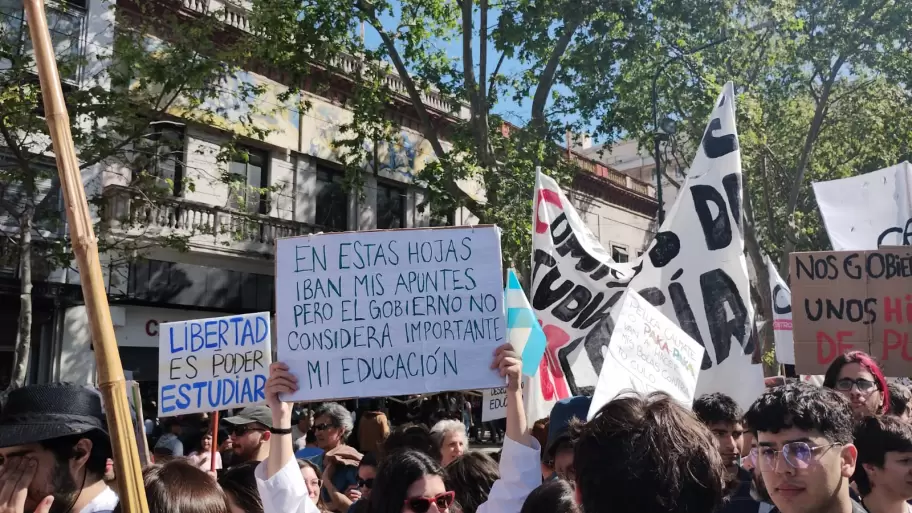 La creatividad al palo en la marcha por la universidad pblica