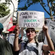 En plena Marcha Universitaria, el Gobierno aplic� un recorte de $78 mil millones a Educaci�n