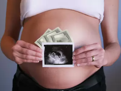 A las madres "gestantes" les ofrecan 10.000 dlares