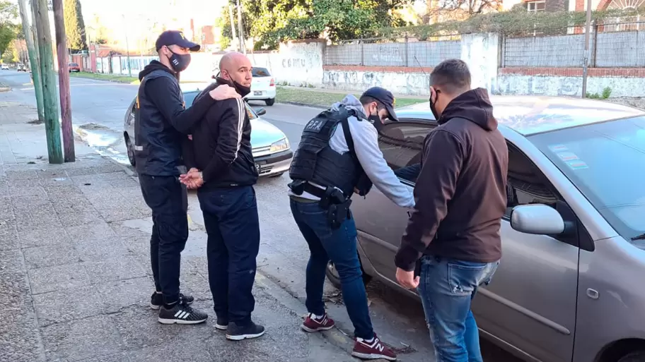 As detenan al tcnico de ftbol