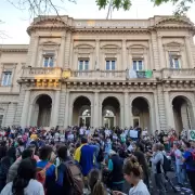 Ante la presin de los trabajadores, Milei recula y comunica que el Hospital Bonaparte no cerrar sus puertas