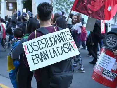 Estudiantes contra el veto al financiamiento universitario