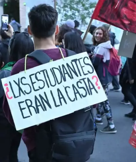 Estudiantes contra el veto al financiamiento universitario