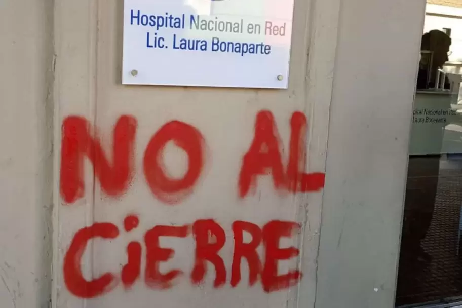 Profesionales del Hospital Bonaparte piden: "No al cierre"