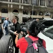 Hijo de pu**!: Javier Milei visit el local donde se escondi Fran Fijap pero termin de la peor manera