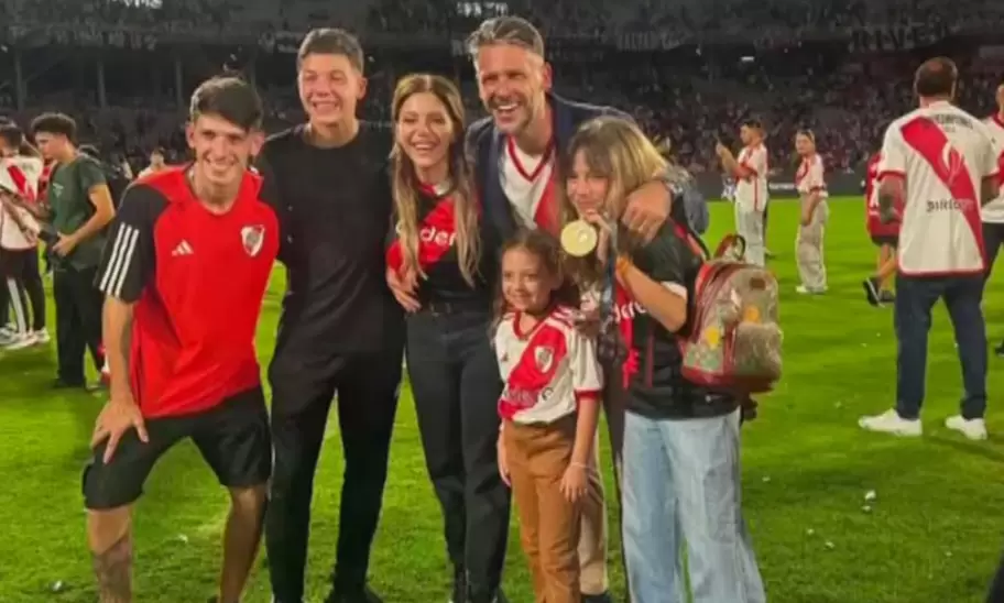 Facundo en El Monumental junto a su padre, Anderson y sus tres hermanos