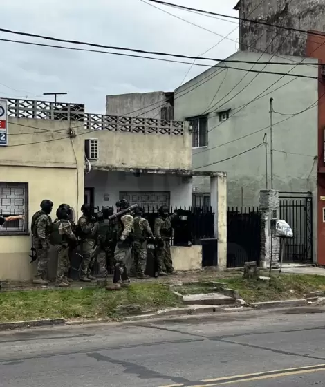 Tras una denuncia telefnica, el Grupo Halcn trabaja en un operativo de seguridad en Loma Hermosa