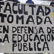 Las fuerzas del cielo no pueden con los universitarios: marcha de velas, clases en la calle y un paro de 48 horas