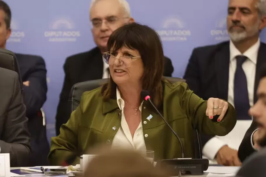 Patricia Bullrich en la comisin de Presupuesto y Hacienda