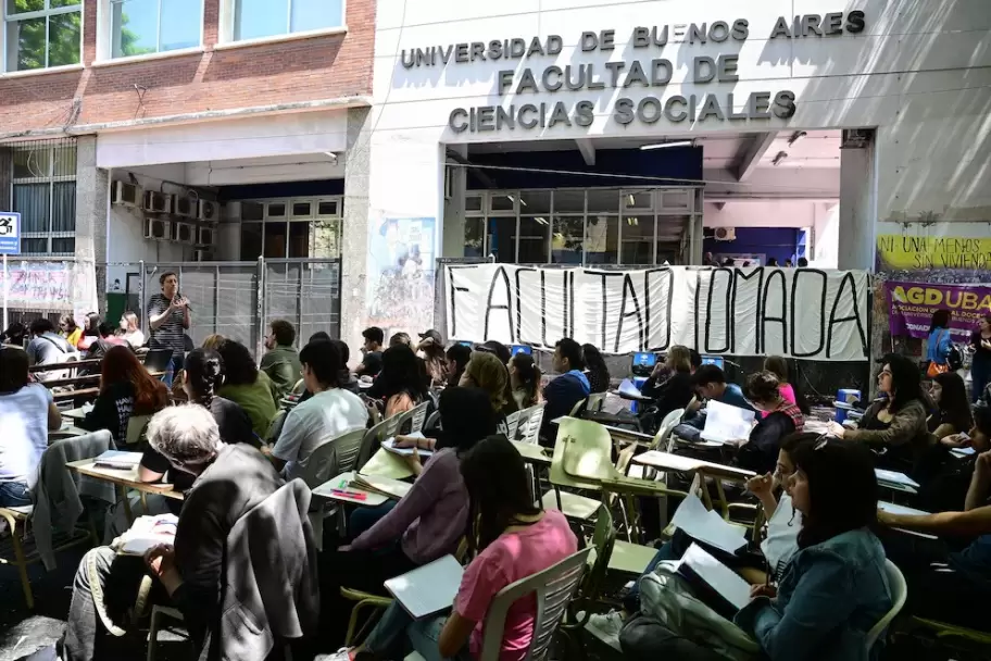 Clases a cielo abierto por facultades tomadas