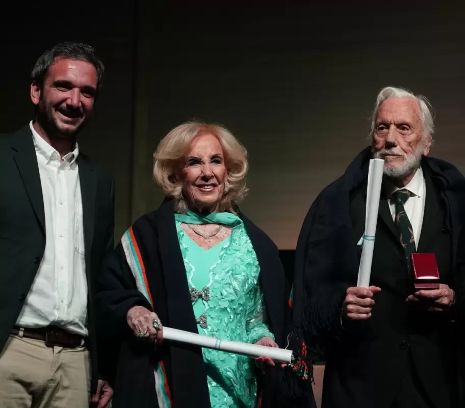 Mirtha Legrand condecorada por la UBA