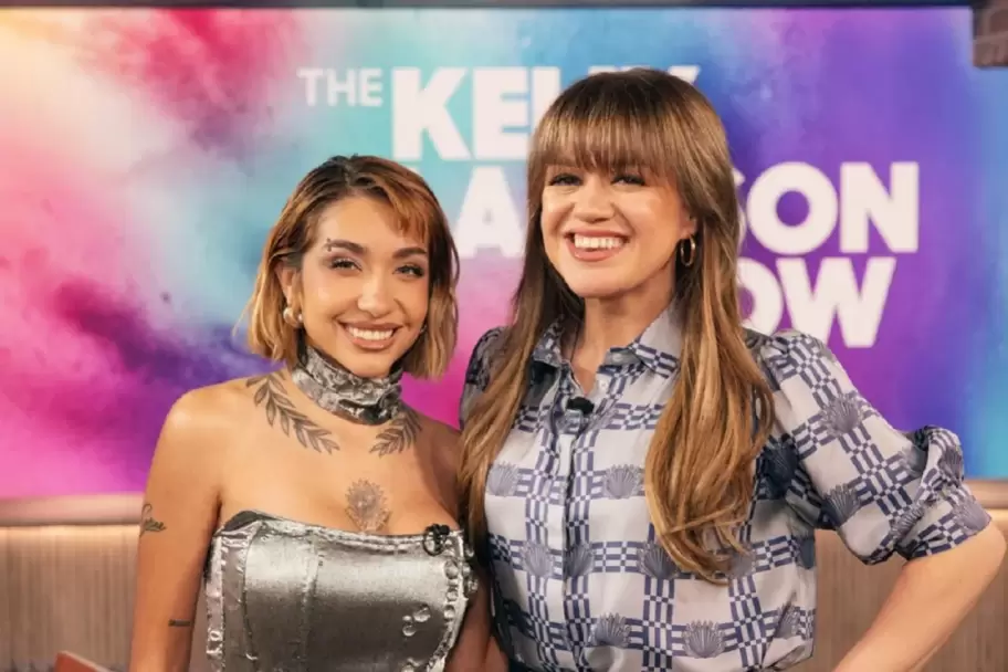 Mara Becerra debut en The Kelly Clarkson Show