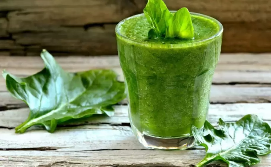 La espinaca es un ingrediente perfecto para los jugos detox