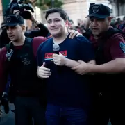 El troll libertario Mariano Pérez golpeó a un presunto militante kirchnerista que lo increpó en la calle