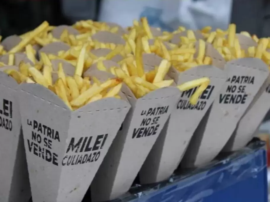 Papas fritas cocinadas por cordobeses para manifestarse en contra de la visita presidencial a esa provincia