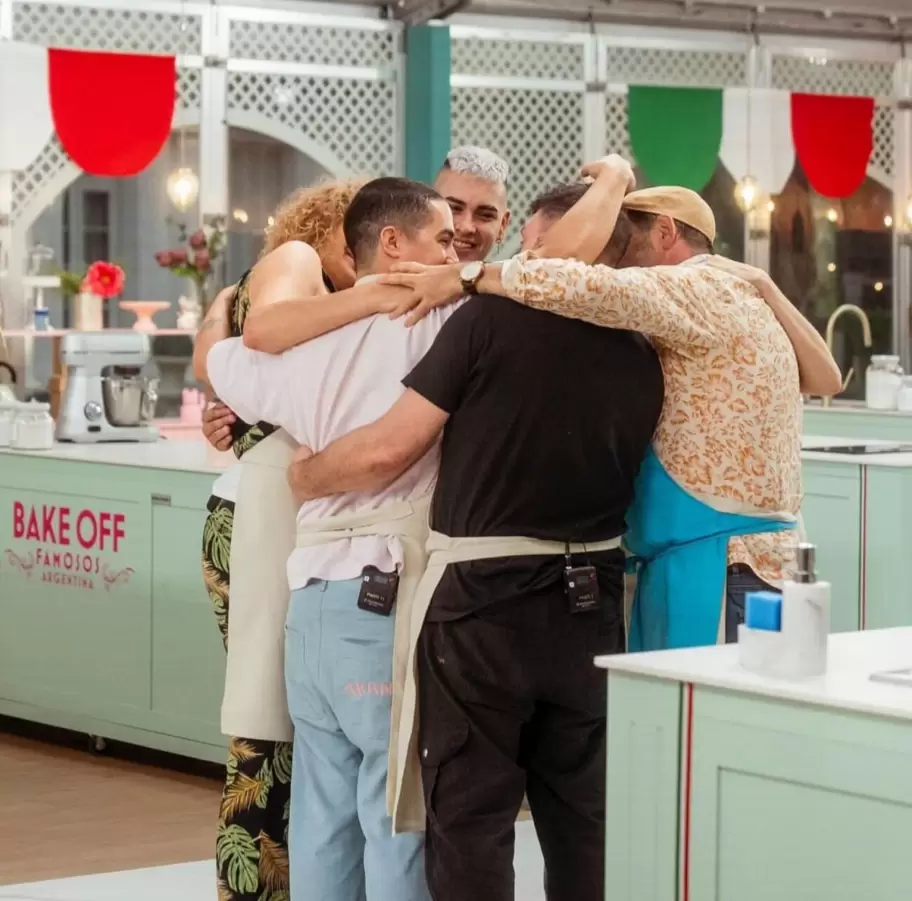 Los compaeros de Bake Off despidieron a Nacho Elizalde