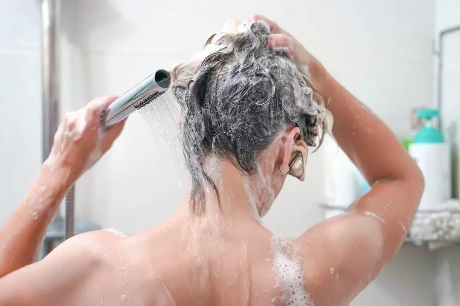 Shampoos con sulfatos arruinan el cabello sano