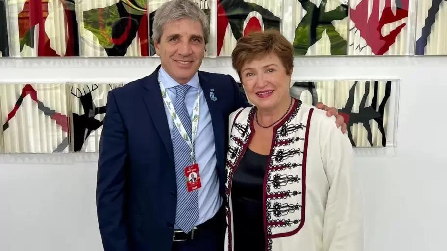 La foto del encuentro entre Luis Caputo y Kristalina Georgieva