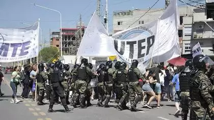 Con la violencia como premisa, Gendarmera reprimi a manifestantes