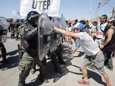 Tensin en La Matanza: Gendarmera reprime a manifestantes contra Mercado Libre